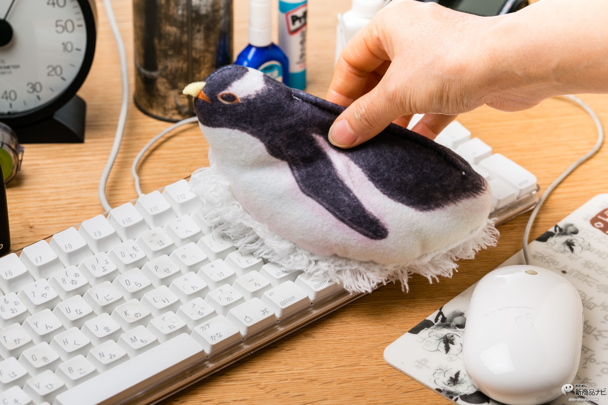 おためし新商品ナビ Blog Archive 卓上が氷上になる ペンギンスルスルー ミニ の会 オフィスで渇いた心を癒すペンギン型クリーナー
